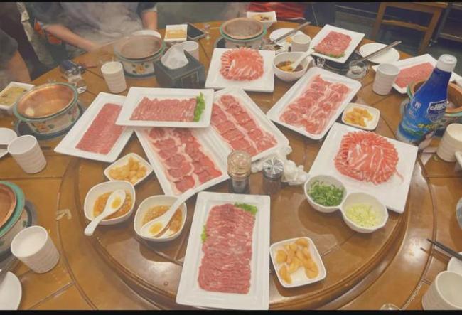 天冷了就该吃铜锅涮肉了 老北京地道风味