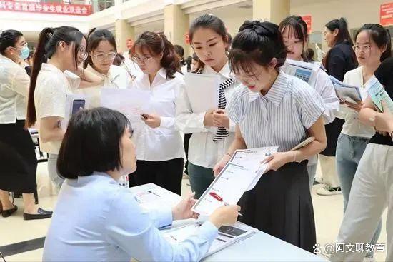 养老服务专业本科生毕业即遭疯抢 就业市场“香饽饽”