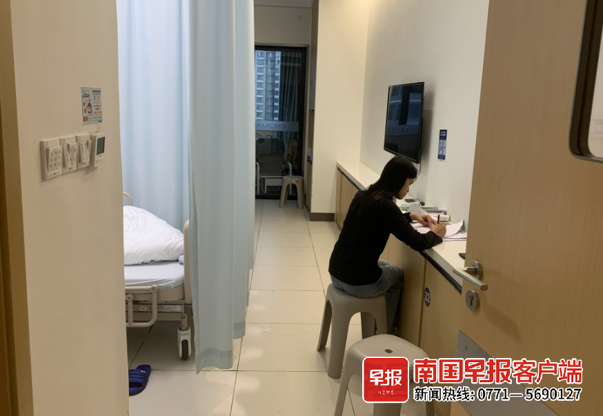 暨大女孩毕业后在南宁摆摊，不少人只付款不要甘蔗……